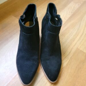 Sole Society Nianya Pointed toe Bootie in Black Suede Size 9